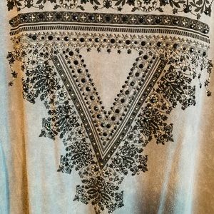 Vocal Tops - Gorgeous tunic with black stone accents! Vocal Tops - Gorgeous tunic with black stone accents!